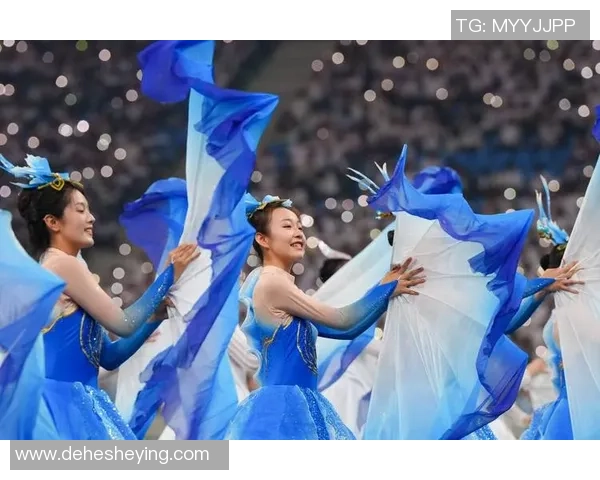 世界杯足球球星时尚穿搭解析展现场外魅力与个性风采