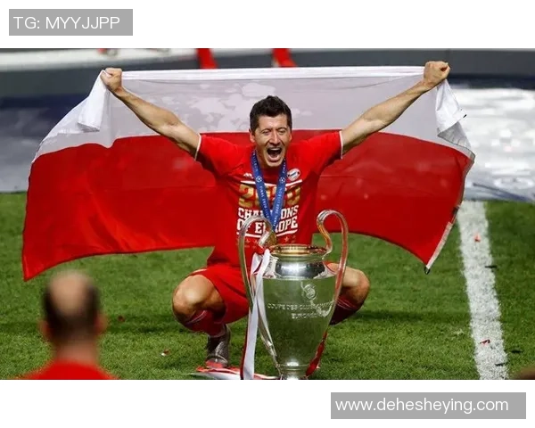 从草根到巨星：一位足球天才的奋斗历程与荣耀之路