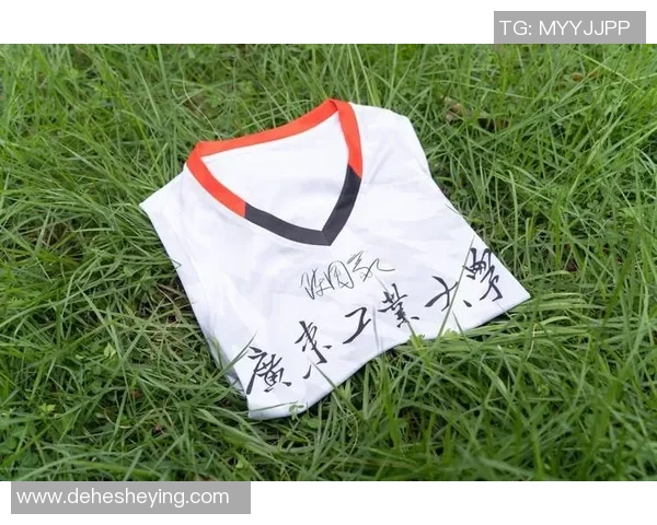 足球明星赠送球迷球衣价格揭秘明星签名球衣背后价值分析