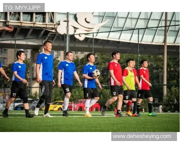 足球巨星同框盛大合影定格经典瞬间展现绿茵豪情 足球巨星同框盛大合影定格经典瞬间展现绿茵豪情